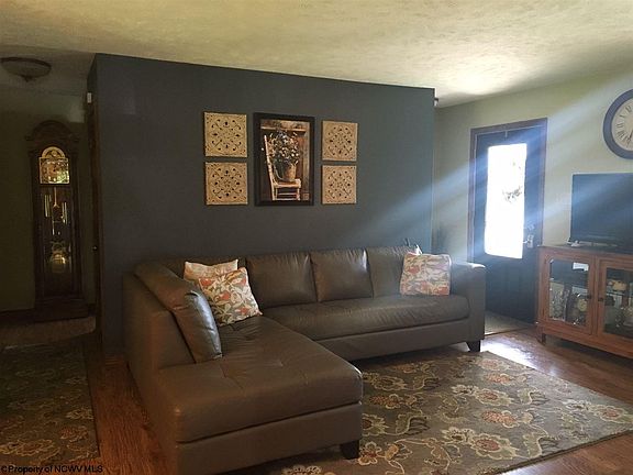 4th image of 1080 Grandview Dr