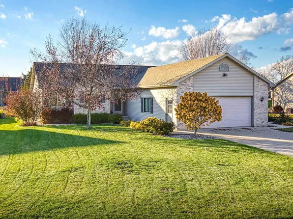 N8935 Willow Ln, Menasha, WI 54952