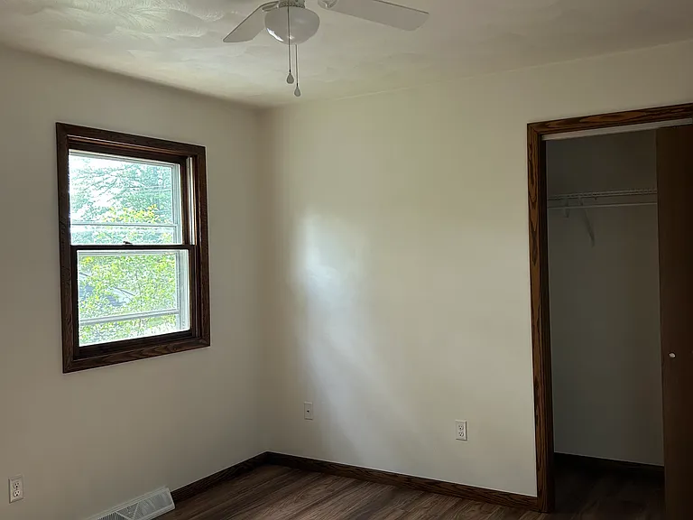 4704 Oakland St — Photo 9