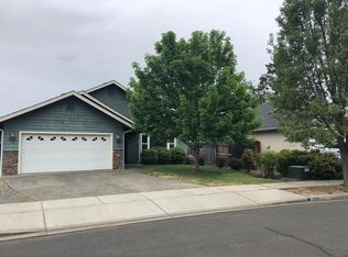 1288 SW Sturgeon Ct, Grants Pass, OR 97527