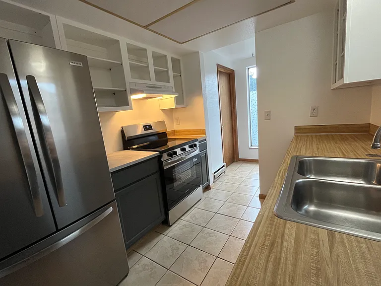 26142 Kingsbury Rd — Photo 4