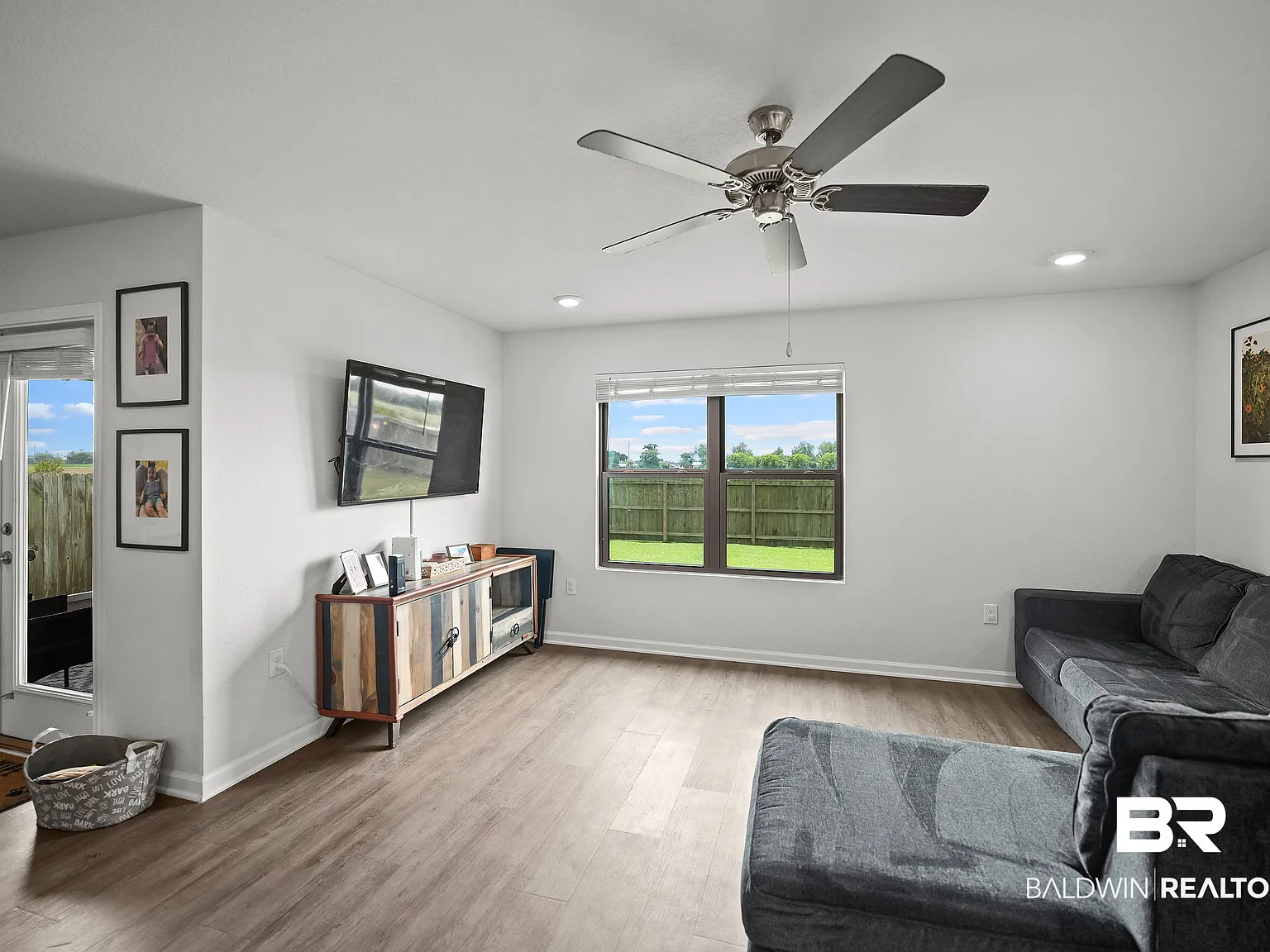 4 bed, 2.0 bath, 1768 sqft, $2,200 — Photo 3