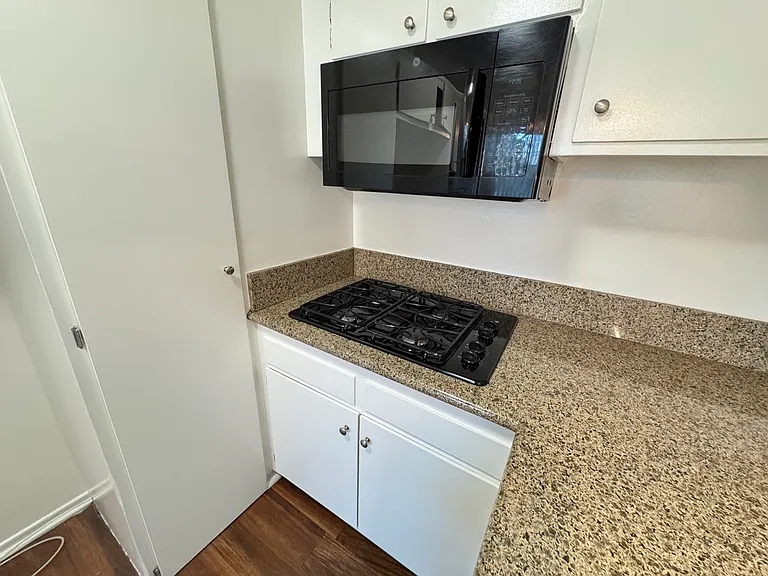 11500 Rochester Ave #11500 — Photo 19