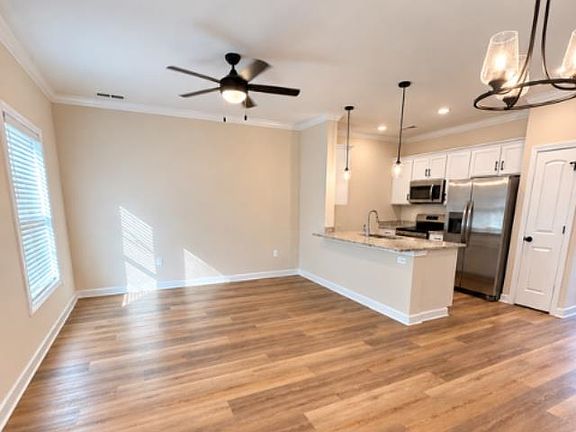 5th image of 721 Plano Rd #901