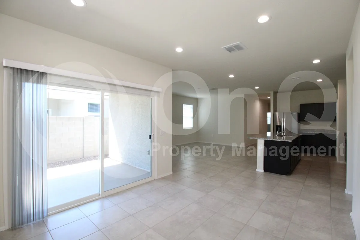 3 bed, 2.0 bath, 1553 sqft, $1,849 — Photo 4