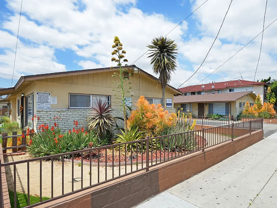 15735-15743 Eucalyptus Ave