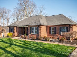 306 Wellington Dr, Lincolnton, NC 28092