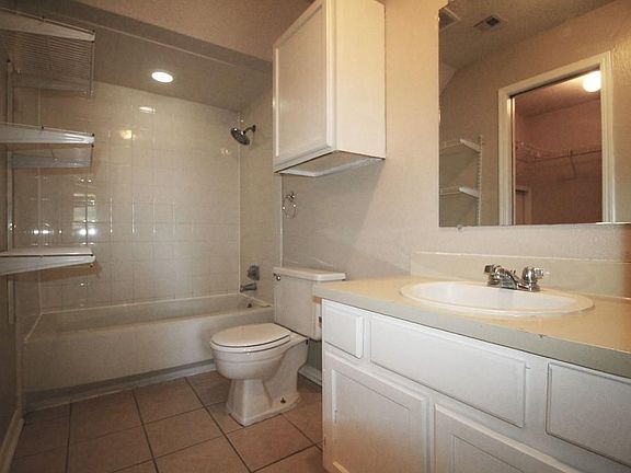 5th image of 1224 W Westchester Way