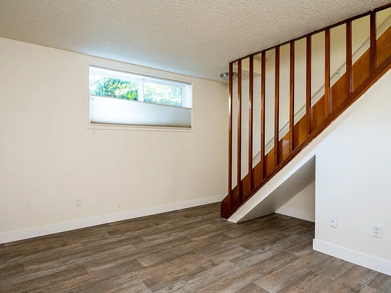 Creston Villa — Photo 27