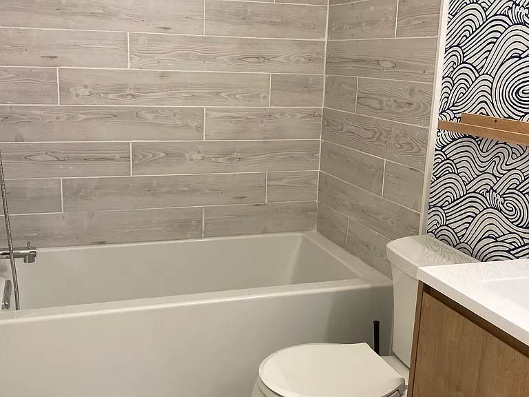 New deep sunk in tub, full size.
