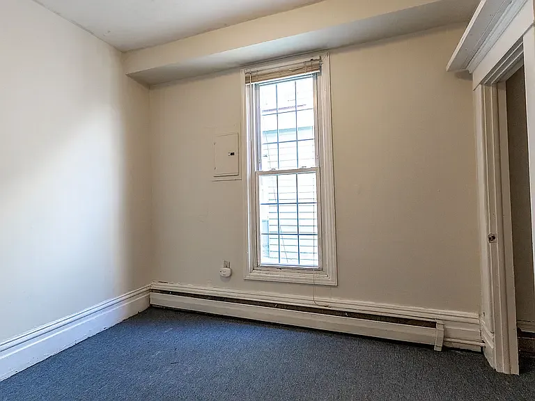 3 bed, 1200 sqft, $1,650 — Photo 4