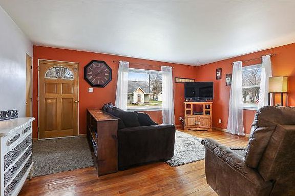 3rd image of 1031 Wilson Ave