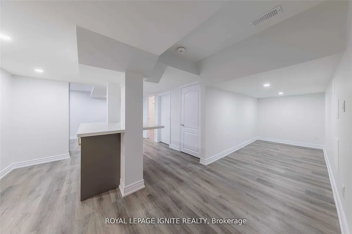 Building Photo - 234 Crombie St #BASEMENT