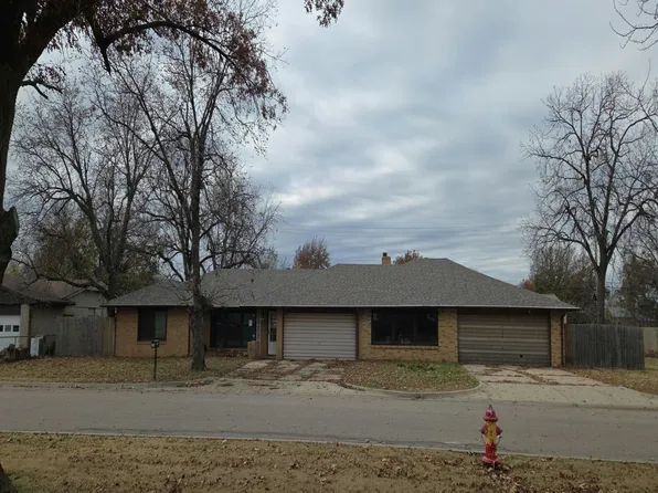 947 N 7th St, Blackwell, OK 74631