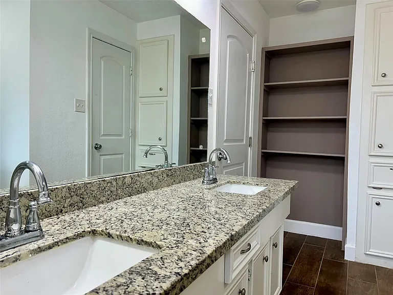 3319 Meadowcreek Dr — Photo 12
