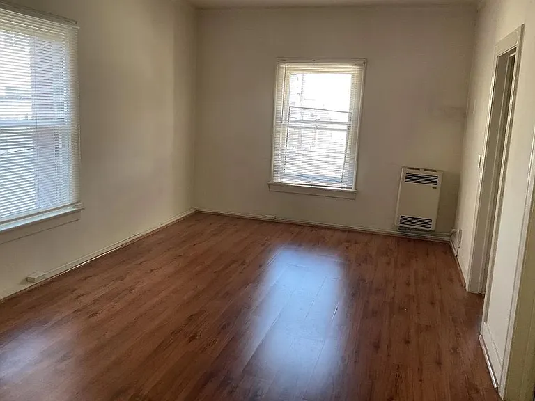 Catalina Apartments — Photo 9