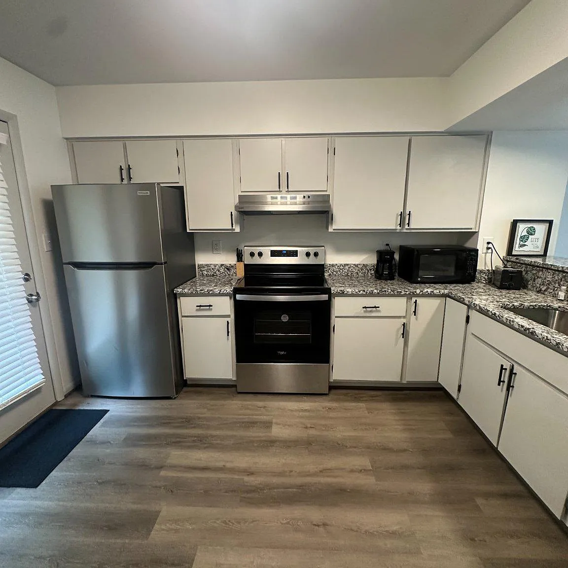 3 bed, 1.5 bath, 1227 sqft, $2,095 — Photo 1