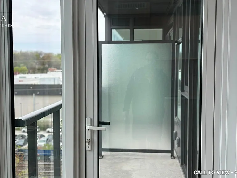 500 Dupont St #606 — Photo 13