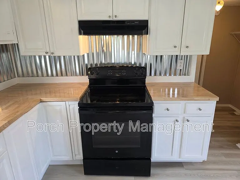 1207 Mills Ave — Photo 11