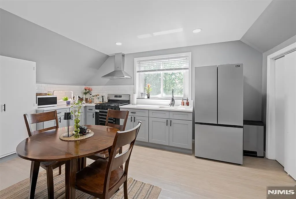 2 bed, $2,800 — Photo 4