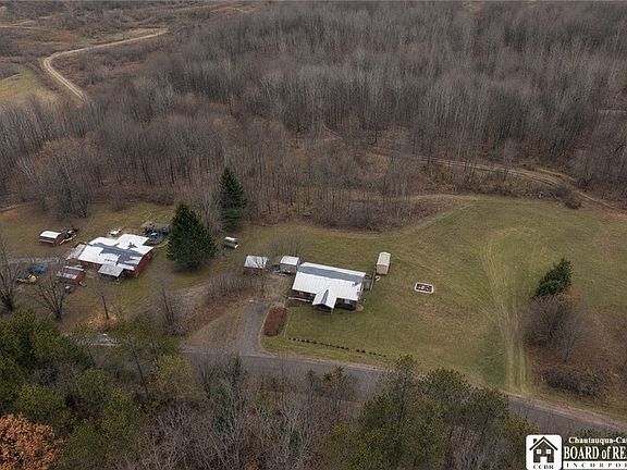 3rd image of 1851 Upper Birch Run Rd