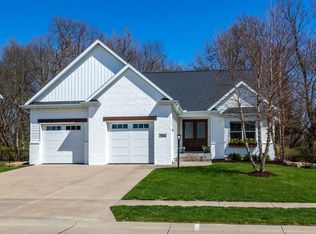 7041 Alvie Ln, Bettendorf, IA