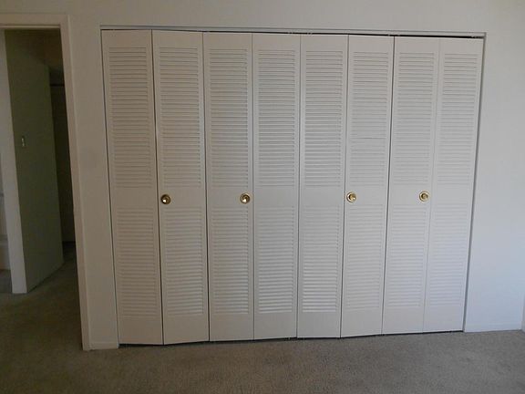 2nd image of 2715 Caroline St APT B
