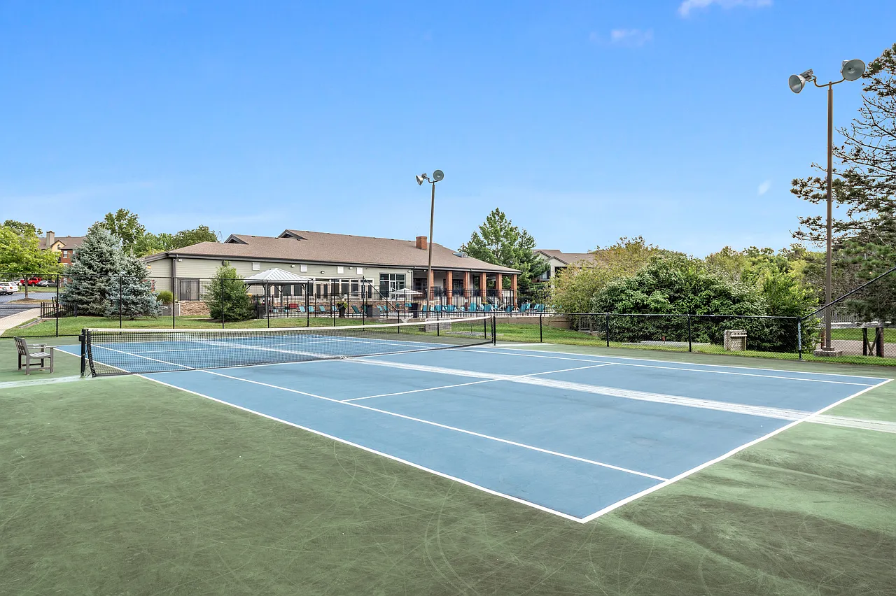 The Racquet Club Apartments — Photo 3