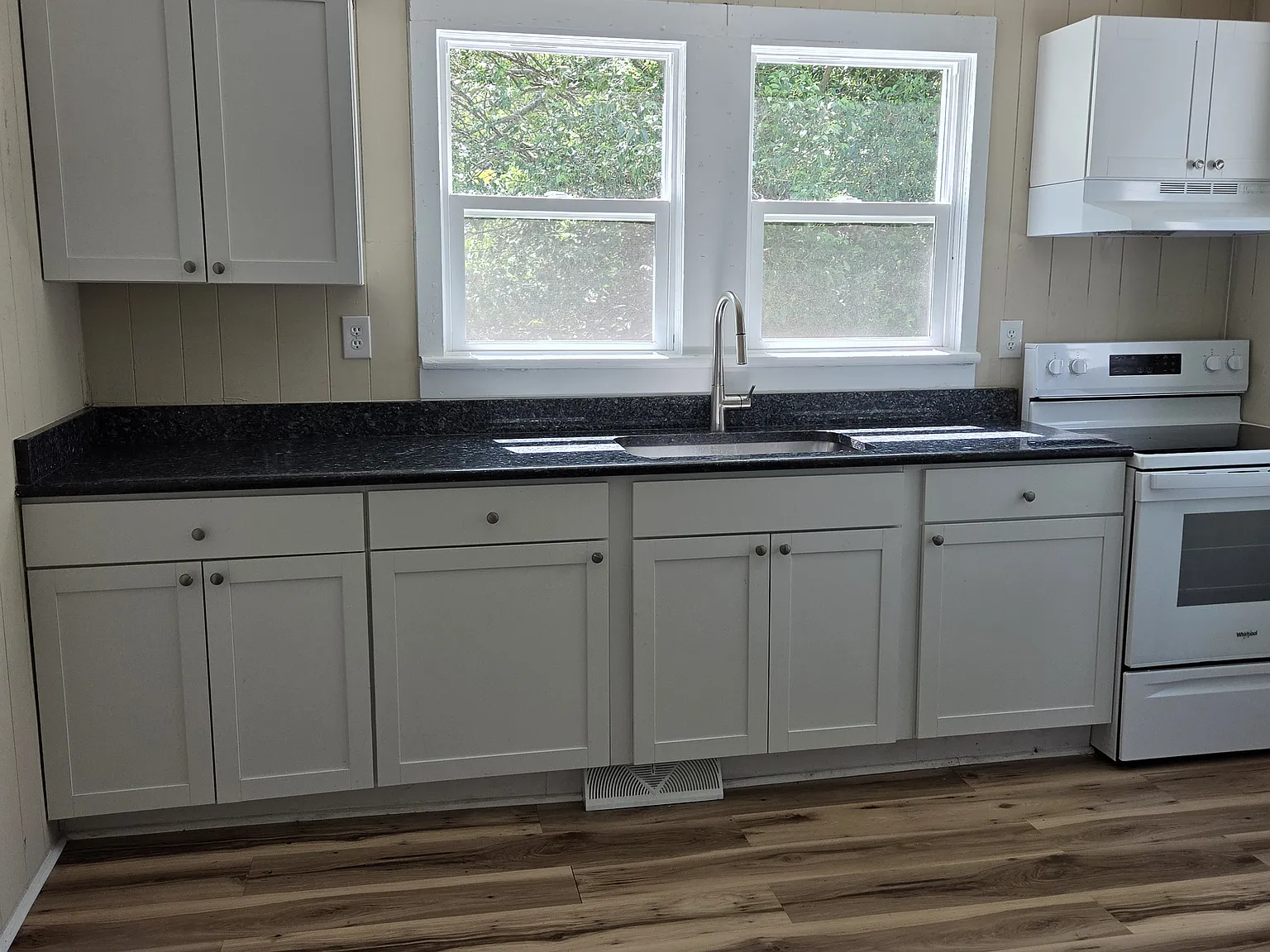 2 bed, 968 sqft, $1,350 — Photo 2
