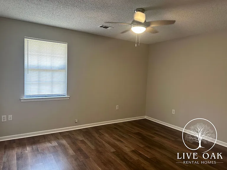 2323 Rowe St — Photo 9