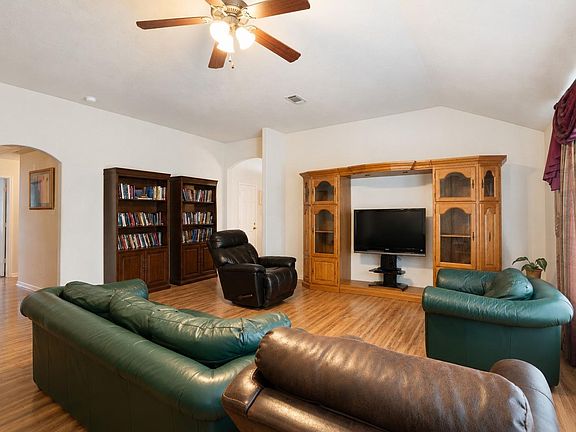4th image of 3319 Oil Baron Ln