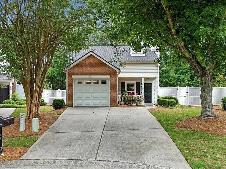 430 Feyston Ct — Photo 2