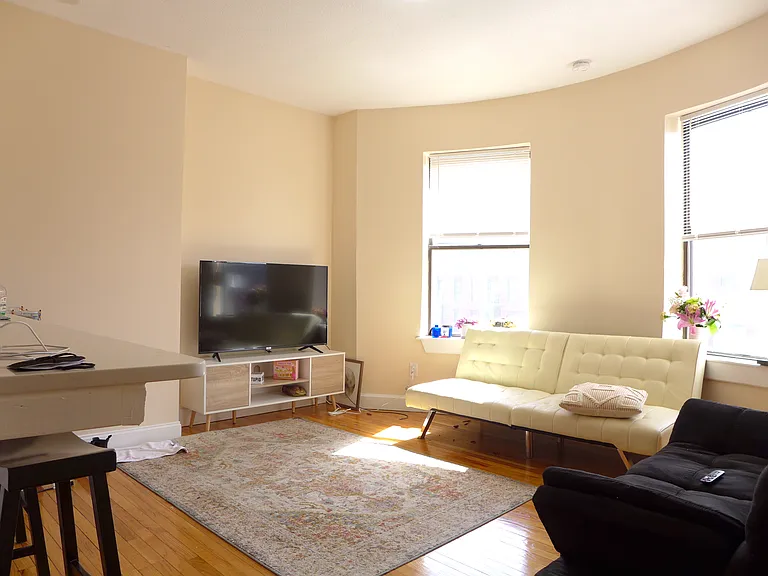 679 Massachusetts Ave — Photo 6