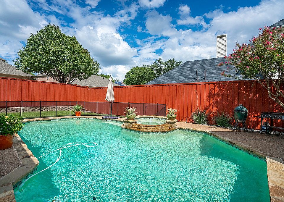 1st image of 4541 Charlemagne Dr