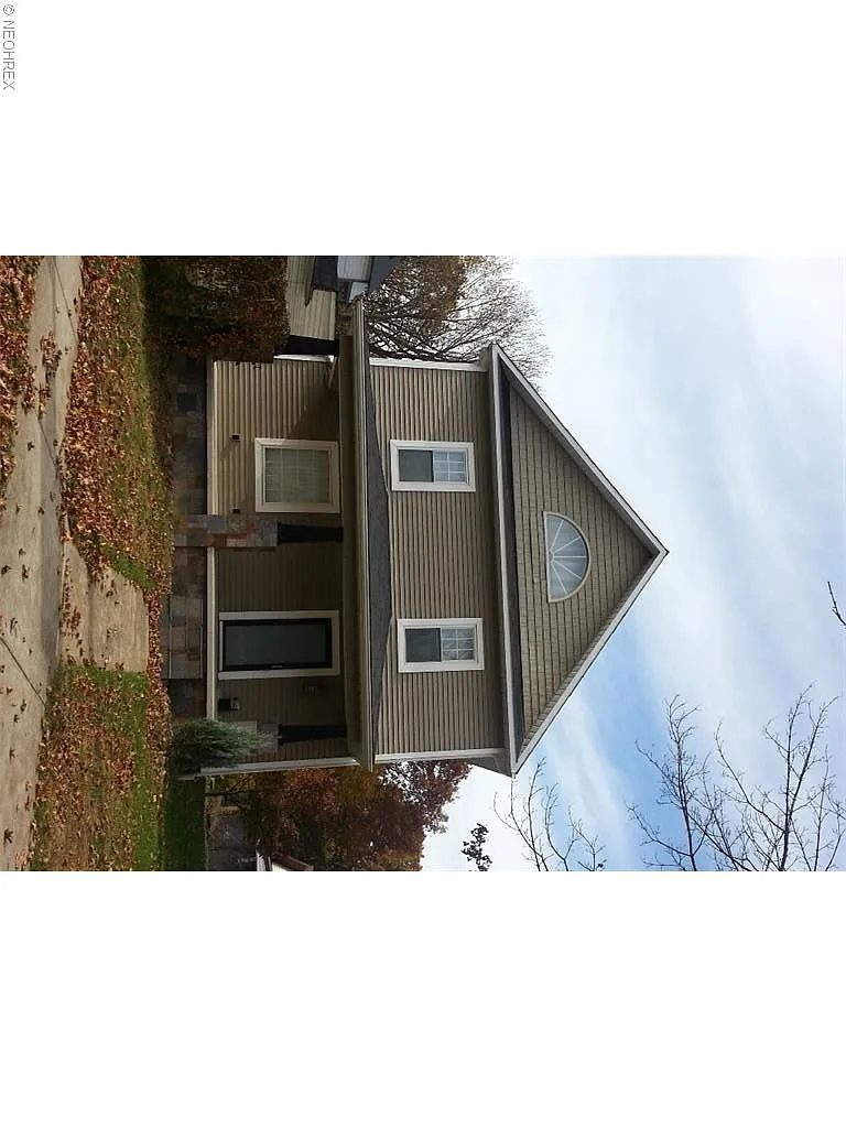 222 Beaver Ave NE photo 1
