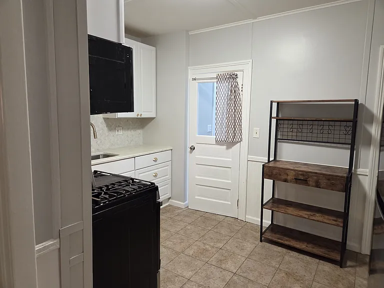 669 Pawling Ave #2 — Photo 5