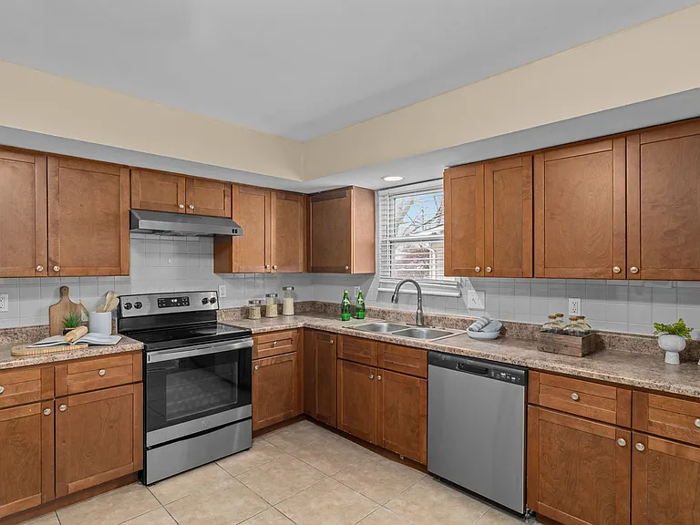 615 Wren Dr — Photo 8