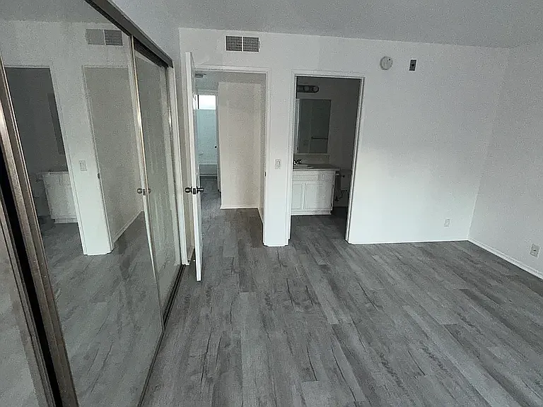 2 bed, 960 sqft, $2,450 — Photo 4