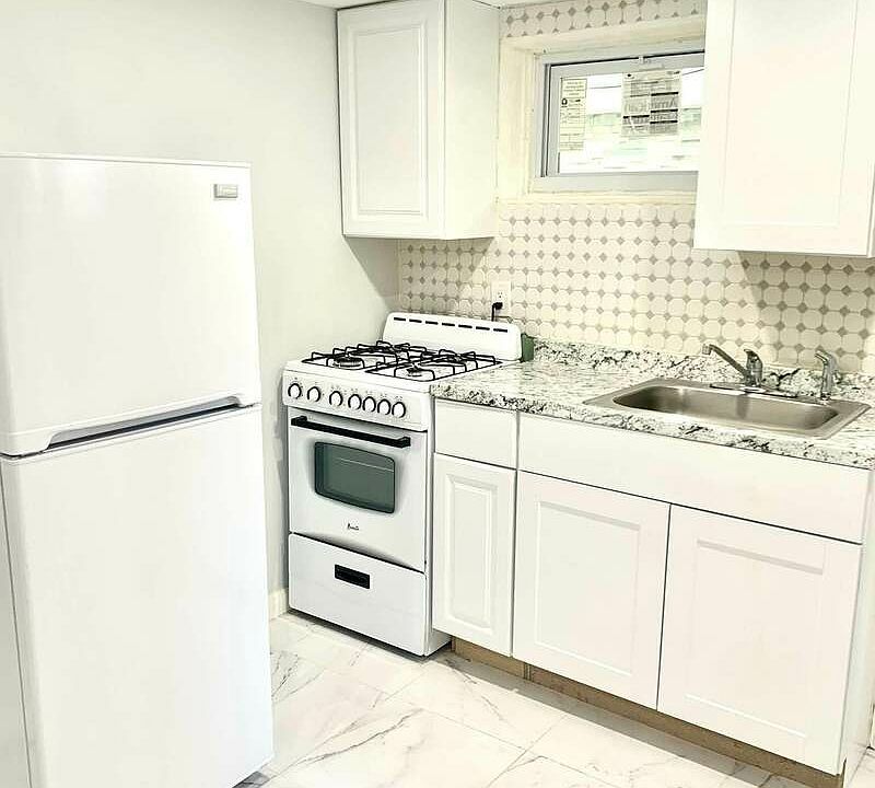 1st image of 1838 E 12th St #1