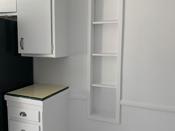 3rd image of 2274 N Gower St #9