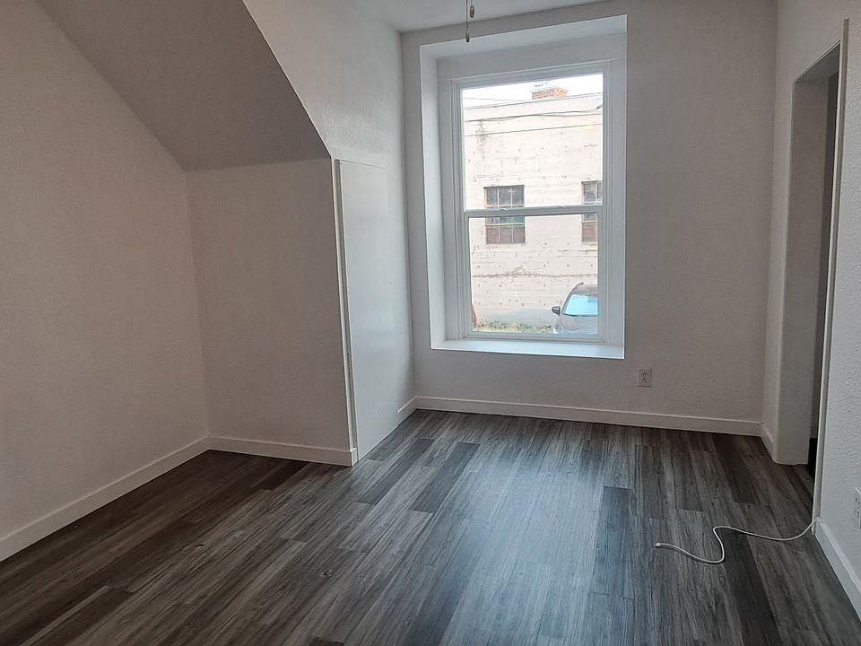 1st image of 115 SE 6th St #102