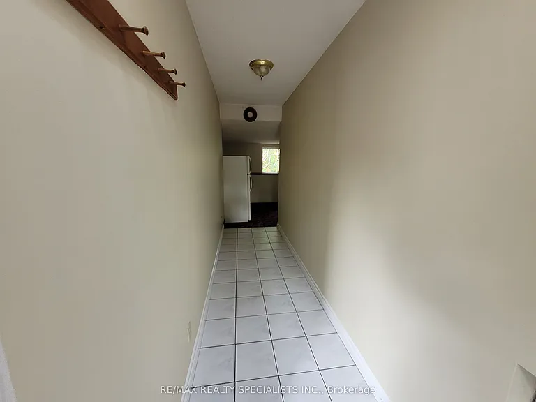 27 Toulon Cres — Photo 22