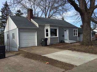 1034 Grandview Dr, Clinton, IA 52732