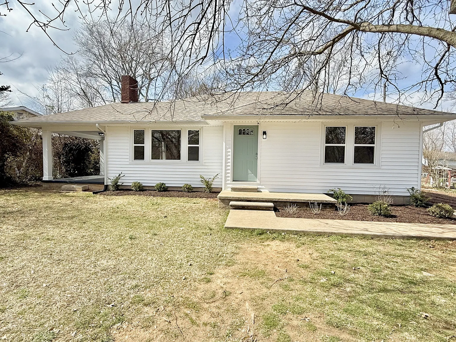 2711 Kenwood Dr photo 1