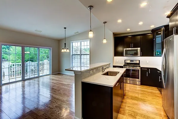 2 bed, 1226 sqft, $3,100 — Photo 3