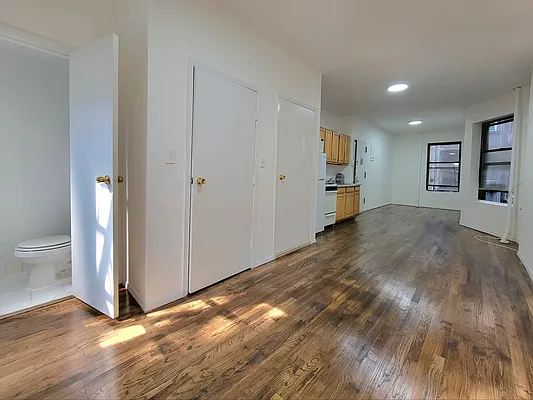 Rented by AZ REALTY NYC LLC | media 10