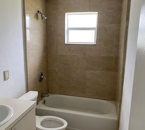 5th image of 3921 NW 164th St