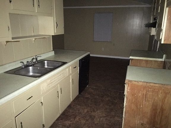 2nd image of 1958 Victoria Ave