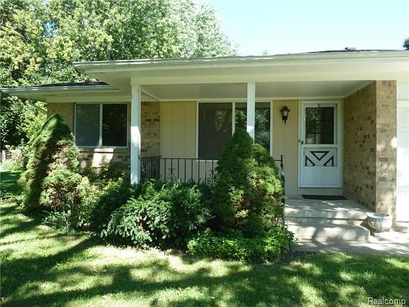 2nd image of 162 Eileen Dr