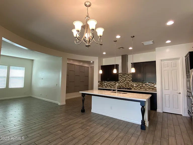 233 W Sandra Ter — Photo 11